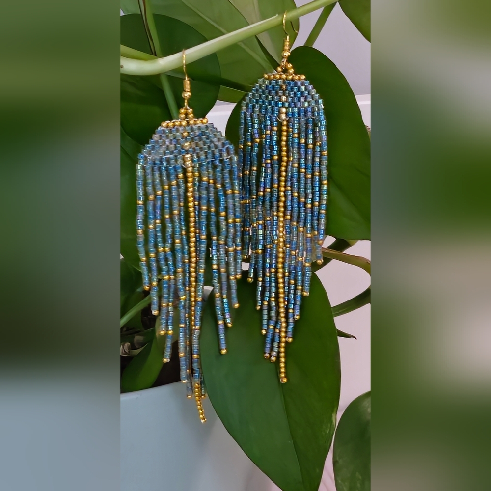 elegant women's earrings made of Czech green and gold beads, handcrafted - Picture 4 of 5